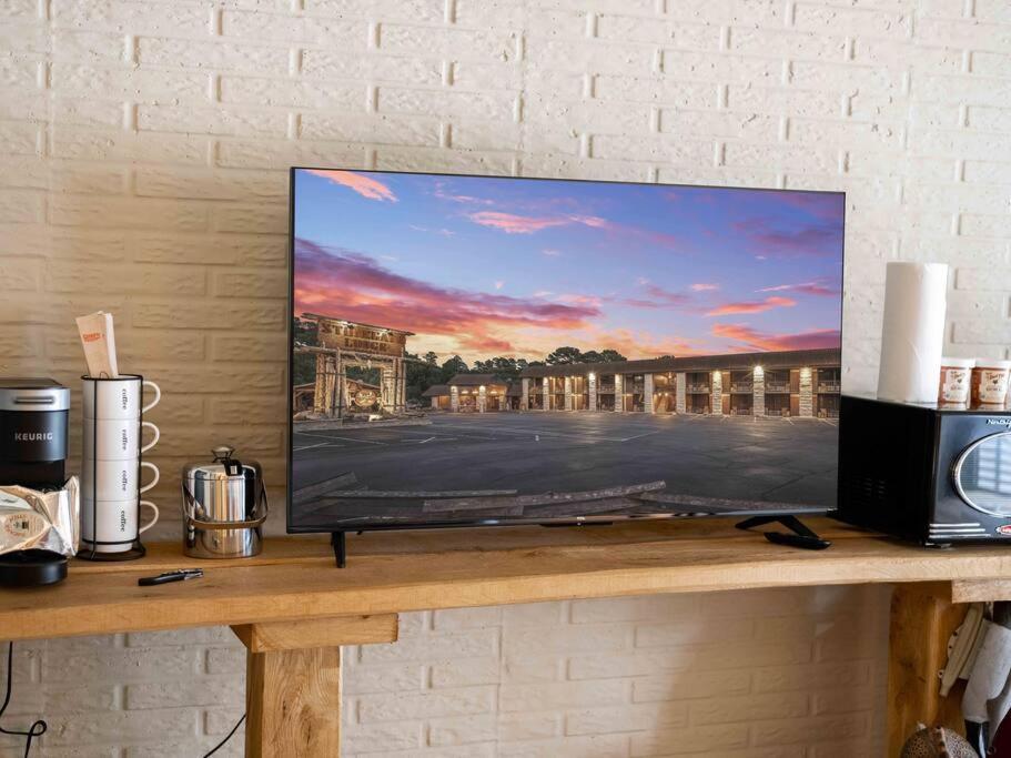 יוריקה ספרינגס Stonegate Lodge Fire Pit 50In Tv Salt Water Pool Fast Wi-Fi Room #301 מראה חיצוני תמונה